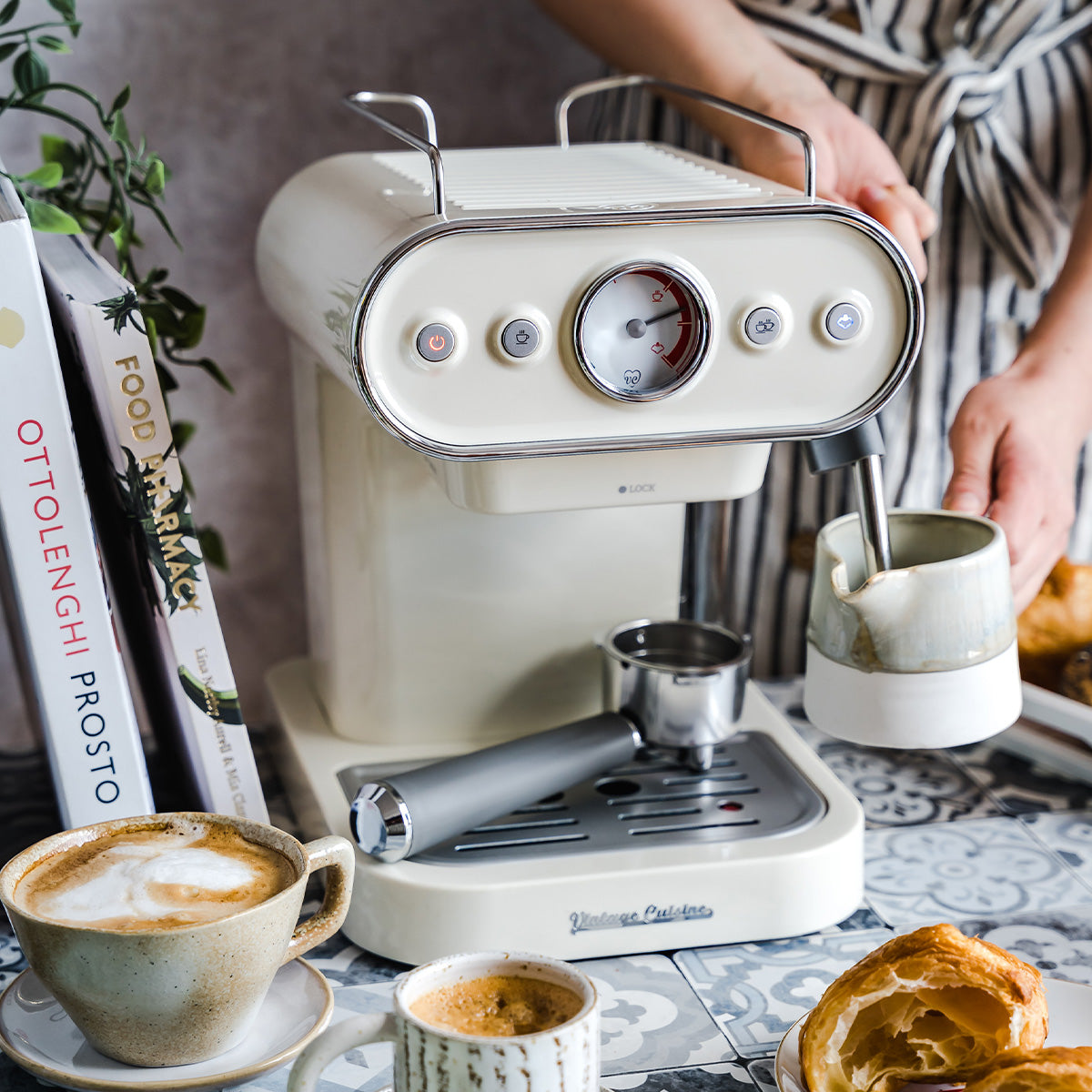 Ekspres do kawy ciśnieniowy kolbowy z dyszą spieniającą Vintage Cuisine