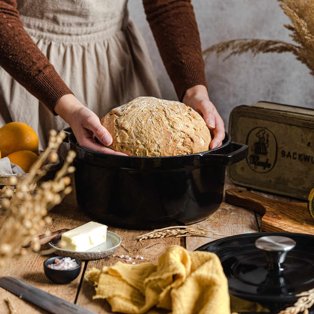 Retro garnek żeliwny z pokrywką 2,2L Vintage Cuisine