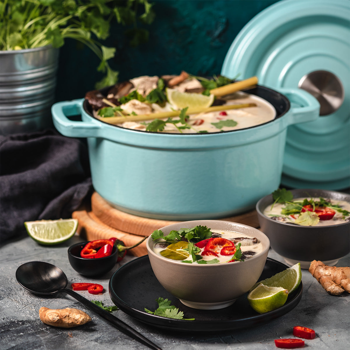 Retro garnek żeliwny z pokrywką 2,2L Vintage Cuisine