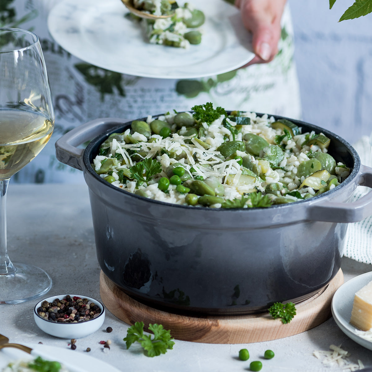 Retro garnek żeliwny z pokrywką 2,2L Ombre Vintage Cuisine